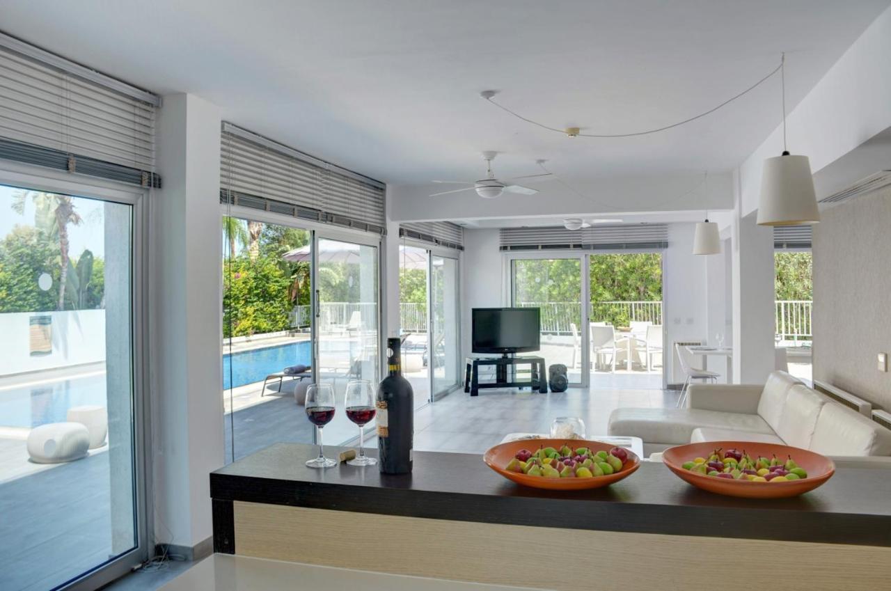 Olympic Gardens Villa โปรทาราส ภายนอก รูปภาพ