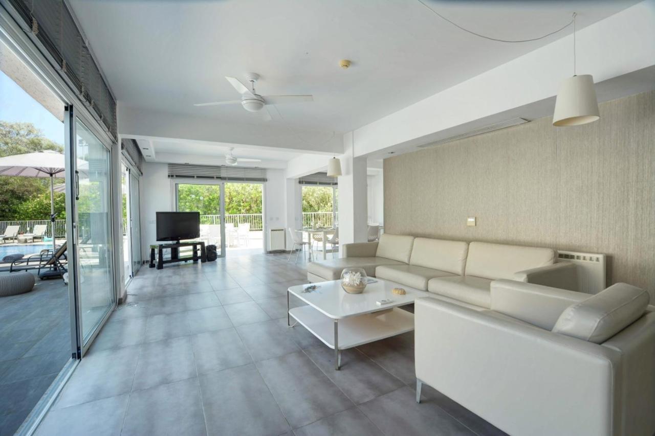 Olympic Gardens Villa โปรทาราส ภายนอก รูปภาพ